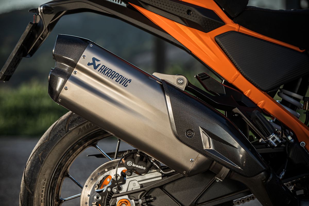 Akrapovič „Slip-on Line“ 1290 R2R (1290 SUPER ADVENTURE) 21-24